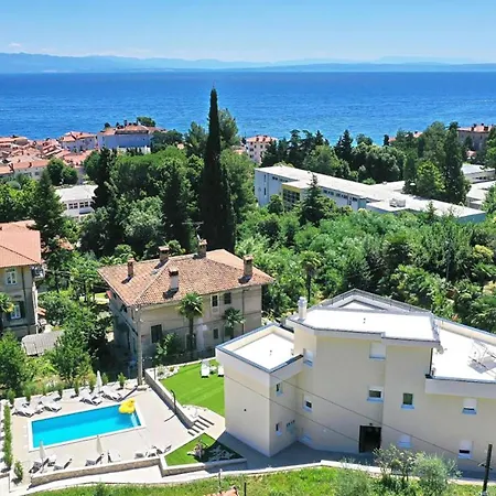 3 Bedroom Beautiful In Apartamento