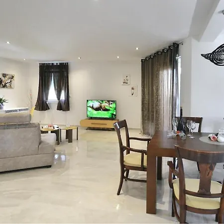 Apartamento 3 Bedroom Beautiful In