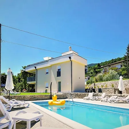 3 Bedroom Beautiful In Apartamento Lovran