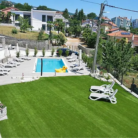 3 Bedroom Beautiful In Apartamento