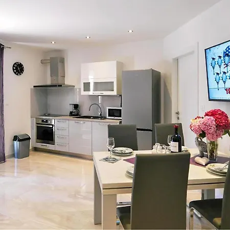 3 Bedroom Beautiful In Lovran