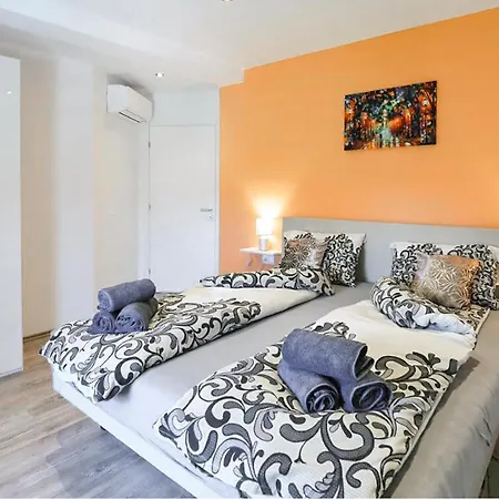 3 Bedroom Beautiful In Apartamento *