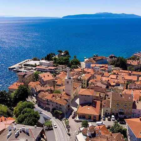 3 Bedroom Beautiful In Lovran